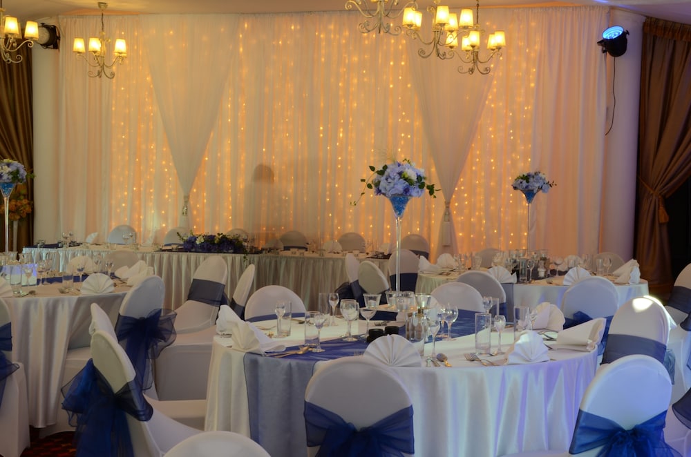 Foto - Dedek Park - historyczny dworek w pięknym Parku Skaryszewskim obok Stadionu Narodowego