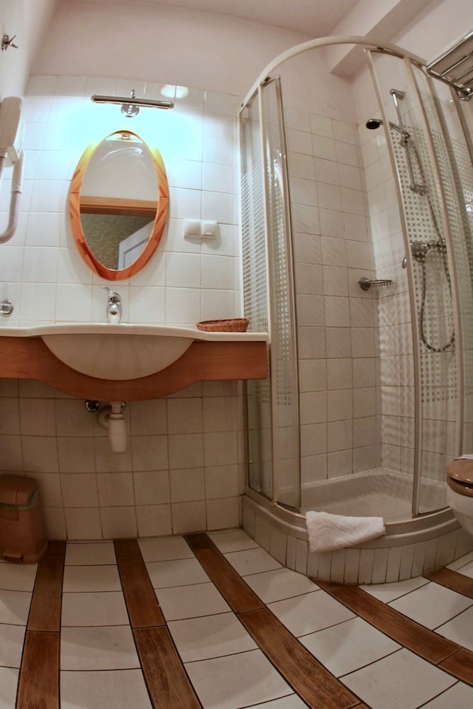 Foto - Dedek Park - historyczny dworek w pięknym Parku Skaryszewskim obok Stadionu Narodowego