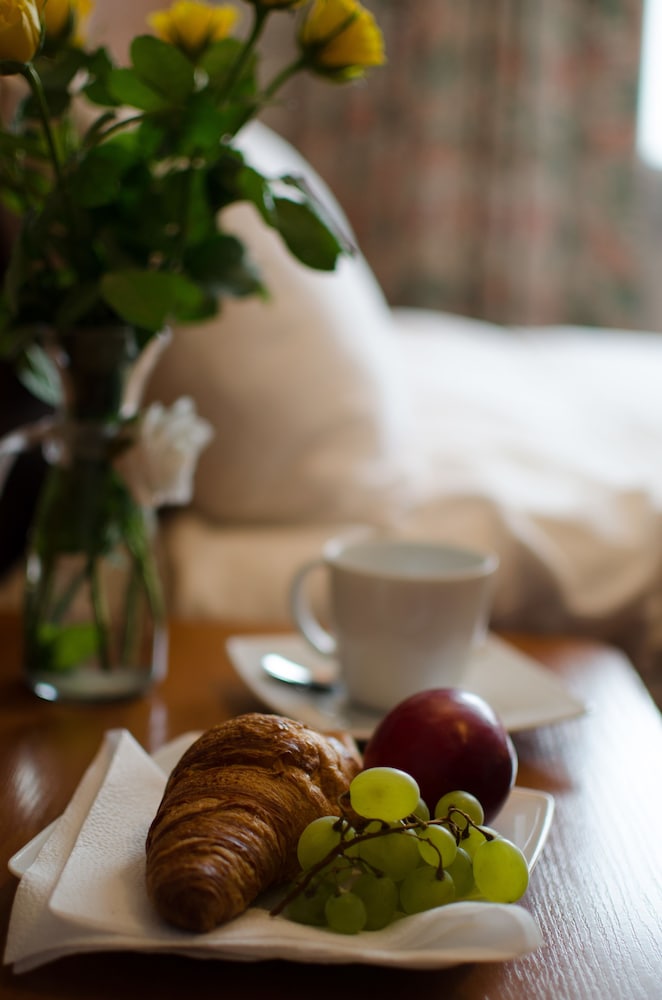 Foto - Dedek Park - historyczny dworek w pięknym Parku Skaryszewskim obok Stadionu Narodowego