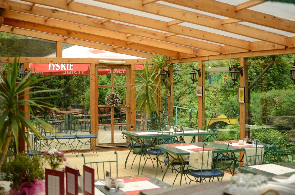 Foto - Dedek Park - historyczny dworek w pięknym Parku Skaryszewskim obok Stadionu Narodowego
