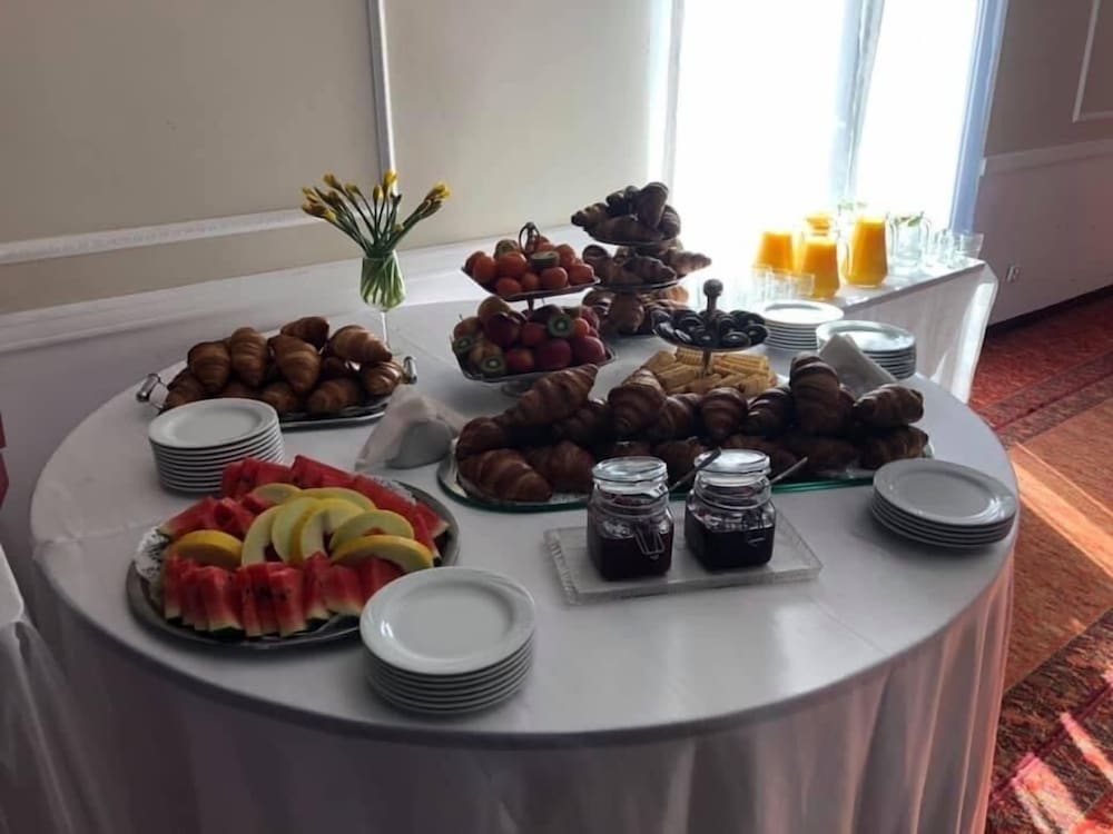 Foto - Dedek Park - historyczny dworek w pięknym Parku Skaryszewskim obok Stadionu Narodowego