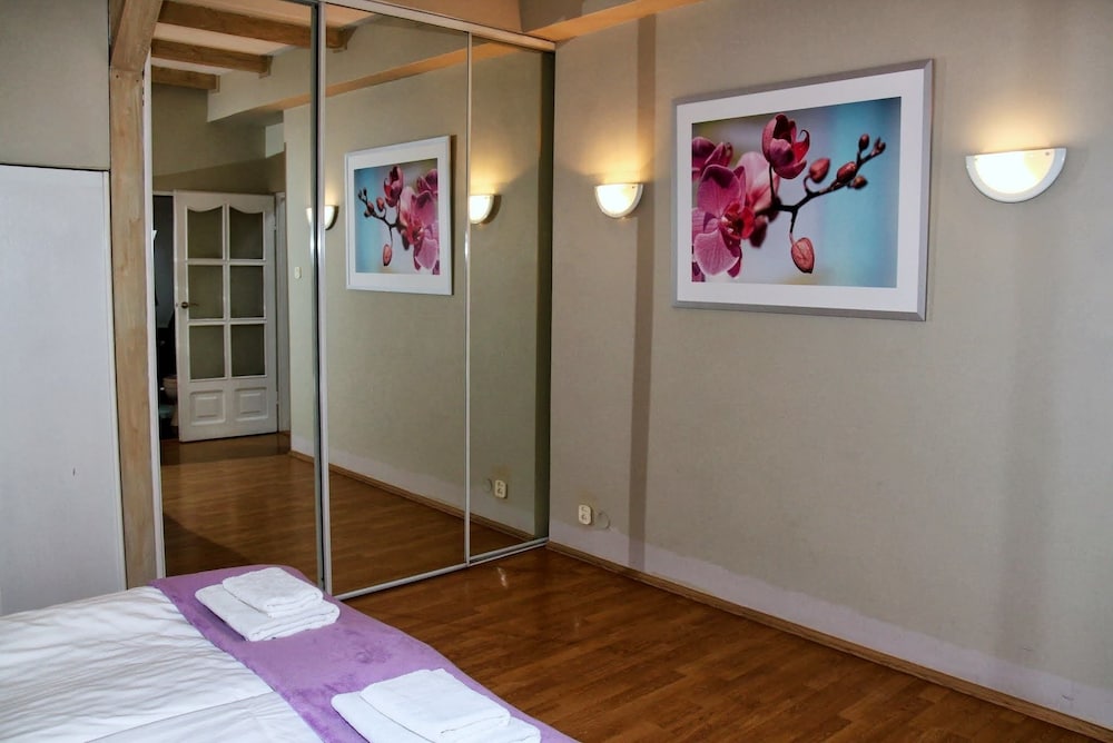 Foto - Dedek Park - historyczny dworek w pięknym Parku Skaryszewskim obok Stadionu Narodowego