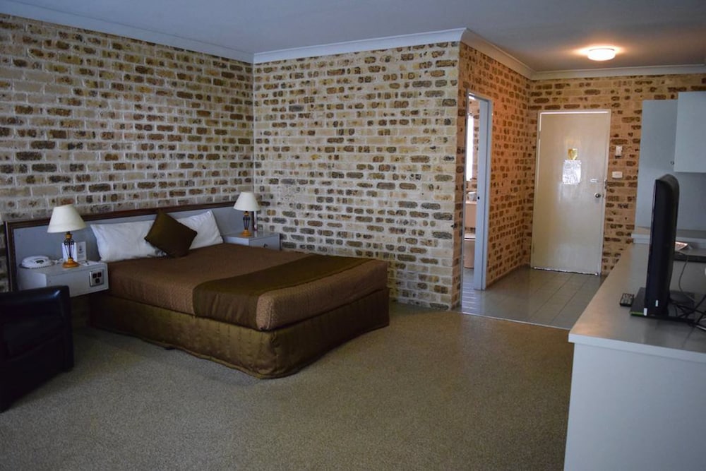 Airport Motel Sir Francis Drake
