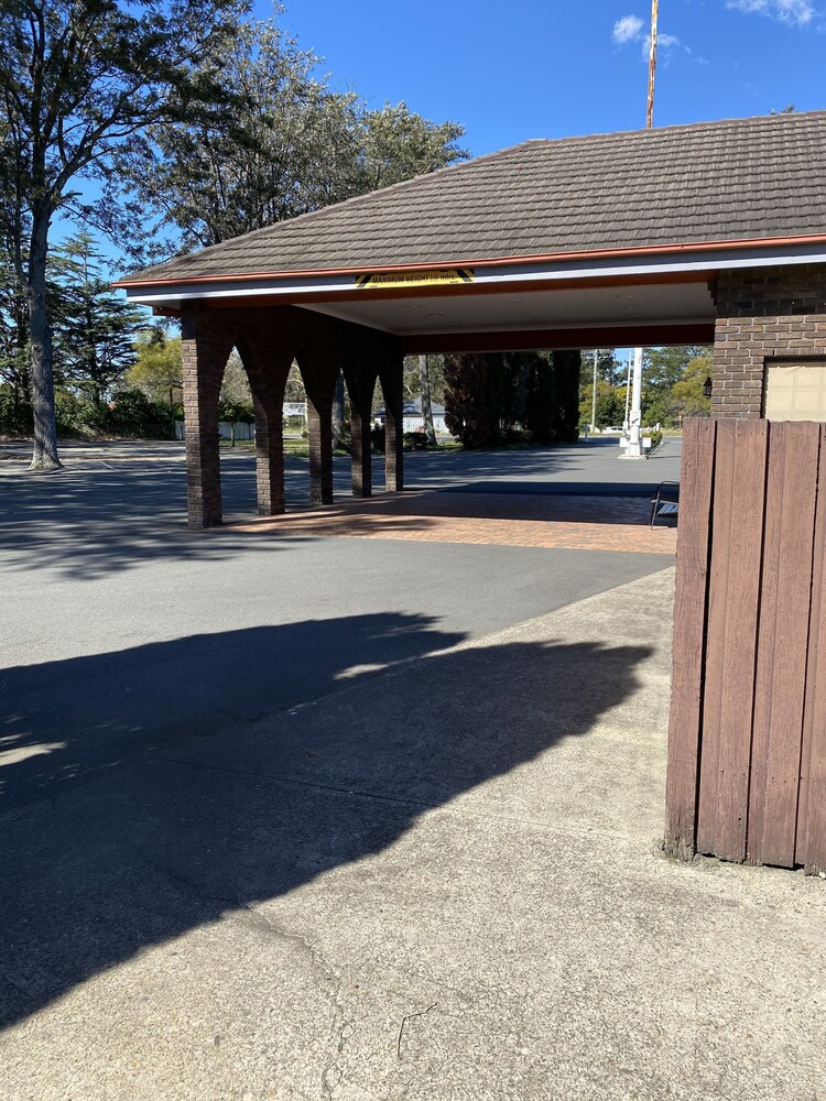 Airport Motel Sir Francis Drake