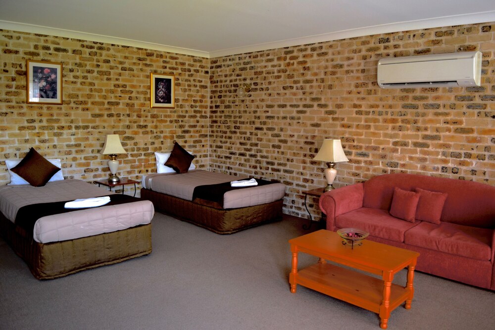 Airport Motel Sir Francis Drake