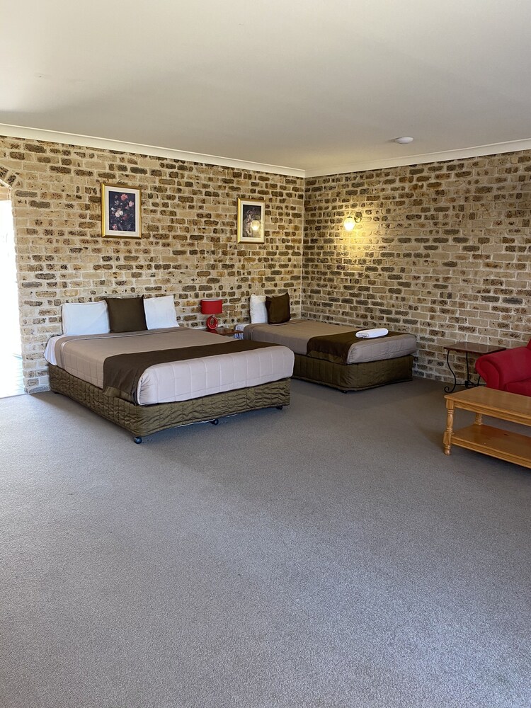 Airport Motel Sir Francis Drake