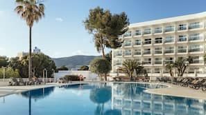 3 outdoor pools, open 9:00 AM to 6:30 PM, pool umbrellas, pool loungers