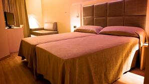 Down duvet, in-room safe, desk, blackout curtains