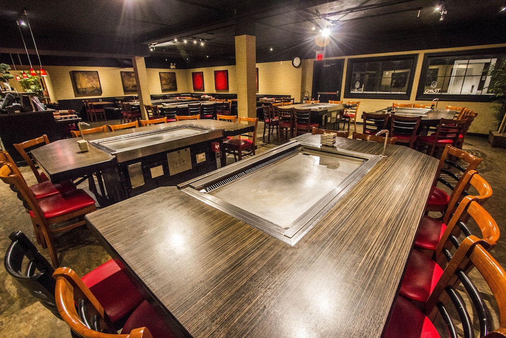 Cedar Point's Hotel Breakers in Sandusky Best Rates & Deals on Orbitz