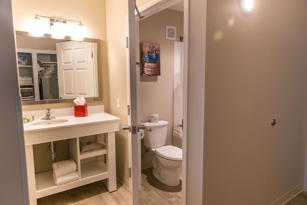 Cedar Point's Hotel Breakers in Sandusky Best Rates & Deals on Orbitz