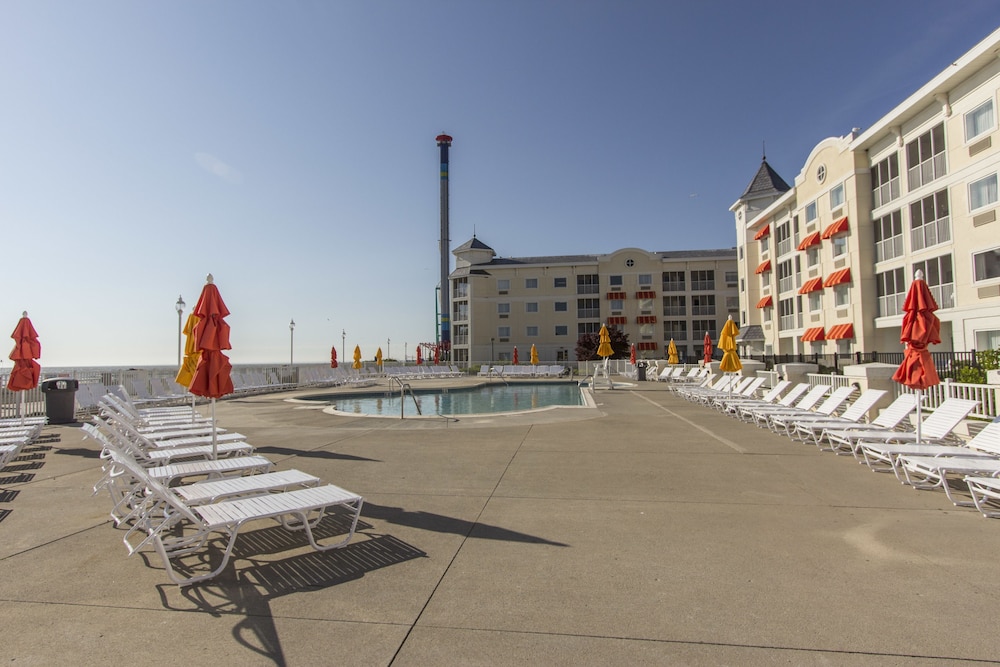 Cedar Point's Hotel Breakers in Sandusky Best Rates & Deals on Orbitz