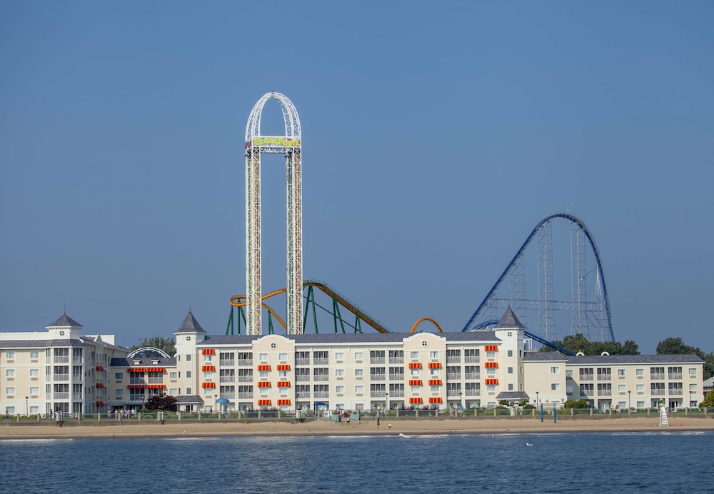 Cedar Point's Hotel Breakers 2019 Room Prices 191, Deals & Reviews