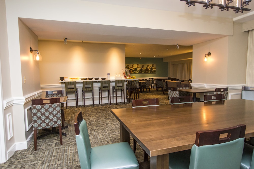 Cedar Point's Hotel Breakers in Sandusky Best Rates & Deals on Orbitz