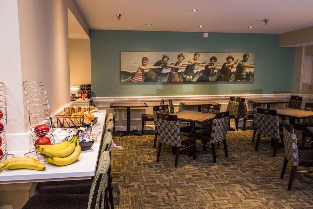 Cedar Point's Hotel Breakers in Sandusky Best Rates & Deals on Orbitz