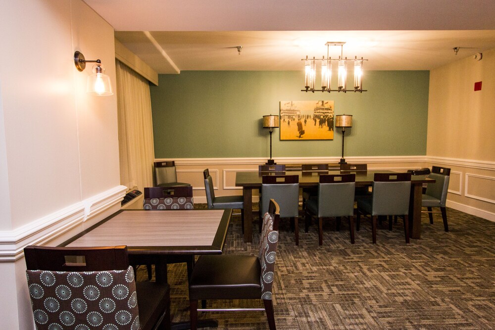 Cedar Point's Hotel Breakers in Sandusky Best Rates & Deals on Orbitz