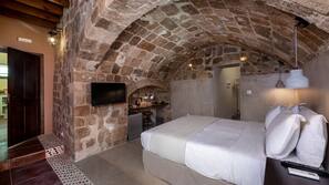 Premium bedding, pillowtop beds, minibar, in-room safe