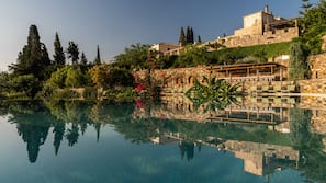 2 outdoor pools, pool umbrellas, sun loungers