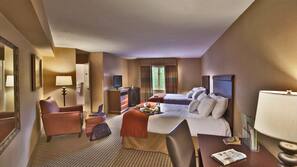 Hypo-allergenic bedding, down comforters, in-room safe, desk