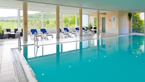 Indoor pool, sun loungers