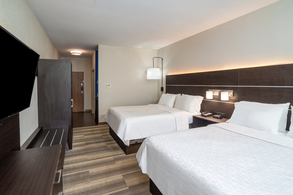 Holiday Inn Express and Suites Winona North, an IHG Hotel