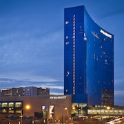 indy hotels near lucas oil stadium