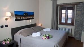 Minibar, in-room safe, desk, iron/ironing board
