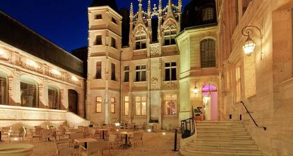 Hotel de Bourgtheroulde, Autograph Collection