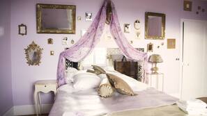 1 bedroom, premium bedding, in-room safe, free WiFi