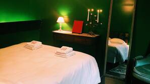 1 bedroom, premium bedding, in-room safe, free WiFi