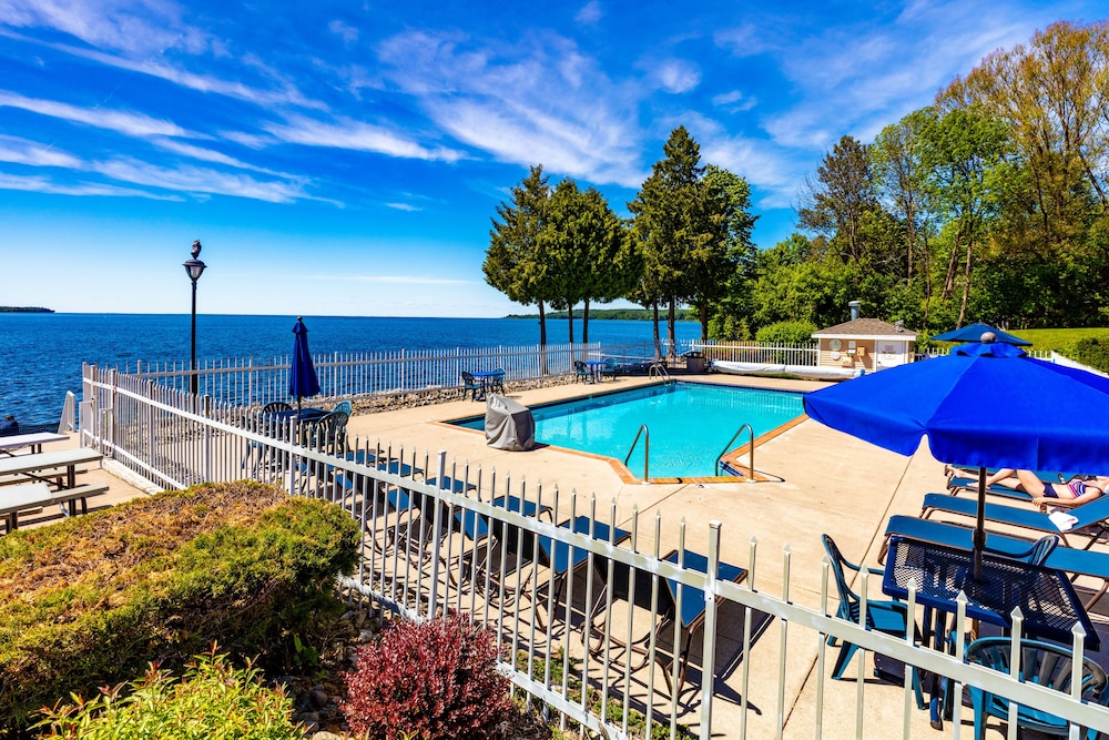 Westwood Shores Waterfront Resort, Sturgeon Bay 2020 Room Prices