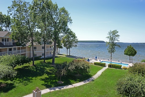 Door County Hotels From 82 Hotel Deals Westwood Ss Waterfront Resort