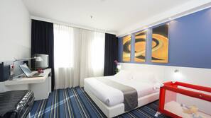 Hypoallergeen beddengoed, een minibar, een kluis op de kamer, een bureau
