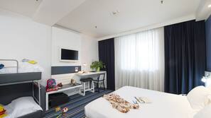 Hypoallergeen beddengoed, een minibar, een kluis op de kamer, een bureau