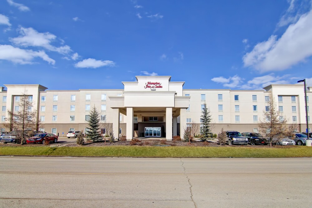 Exterior, Hampton Inn & Suites by Hilton Red Deer