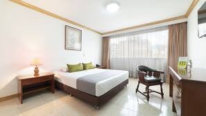 Free WiFi, linens