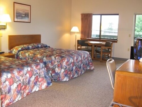 Mayflower Motel and Suites in Wisconsin Dells | Best Rates & Deals on ...