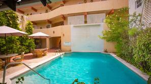 2 piscinas al aire libre