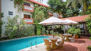 2 piscinas al aire libre