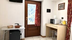 Copriletto in piuma, minibar, una cassaforte in camera, una scrivania
