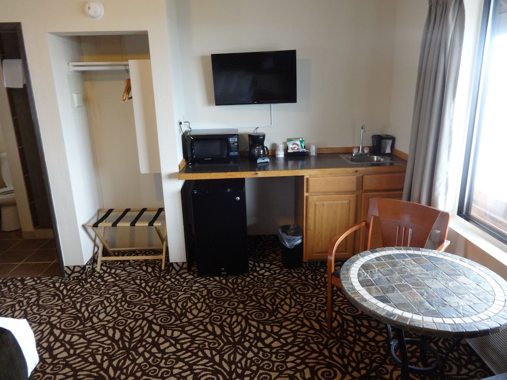 Alpine Lodge & Resort Burkesville in Burkesville Best Rates & Deals