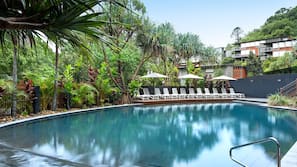 2 outdoor pools