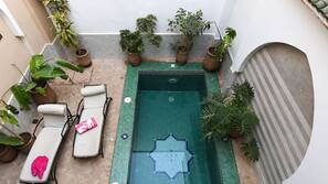 Piscine extérieure (ouverte en saison)