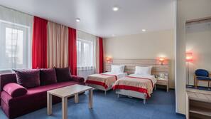 Premium-sengetøj, dundyner, minibar, skrivebord