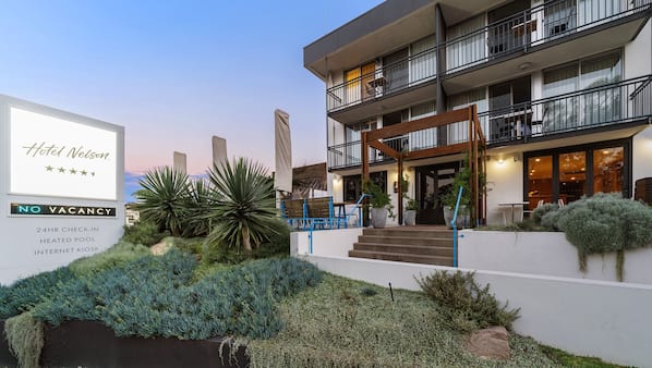 Hotel Nelson (Nelson Bay, AUS) | Expedia.com.au