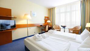 Allergikerbettwaren, Minibar, Zimmersafe, Schreibtisch