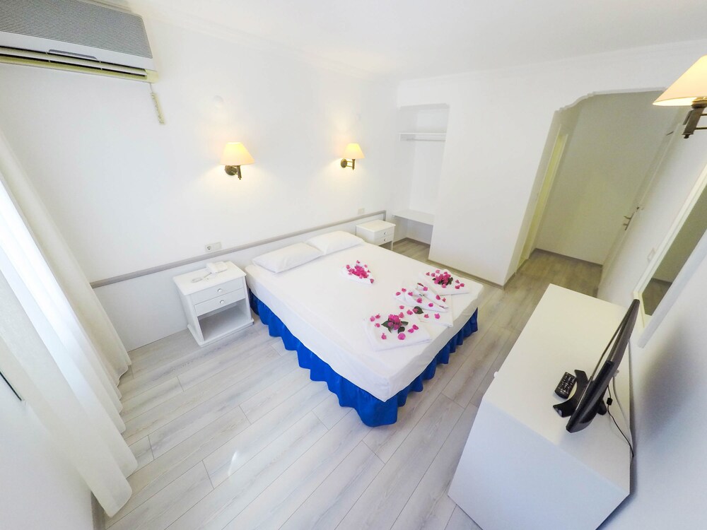 The hello hotel бодрум отзывы. Hello hotel. Hello hotel. Отель the hello hotel. Отель the hello hotel.