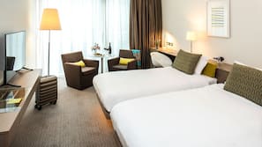Egyptian cotton sheets, premium bedding, in-room safe, desk