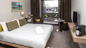 Egyptian cotton sheets, premium bedding, in-room safe, desk