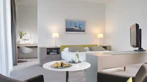 Egyptian cotton sheets, premium bedding, in-room safe, desk