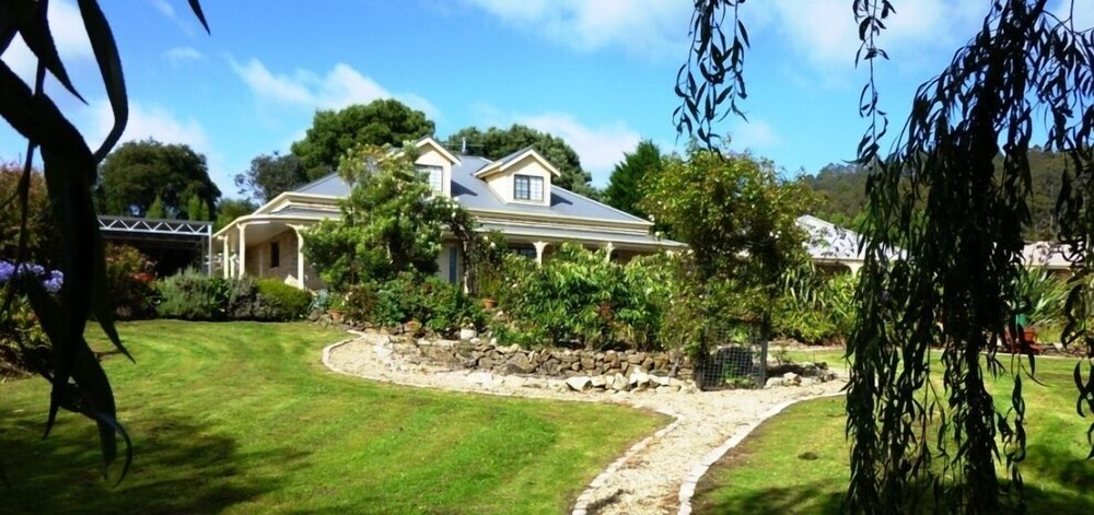 Front of property, Port Arthur Villas